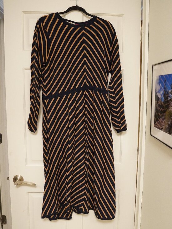 Boden Dresses & Skirts - Boden Navy Tan Chevron Stripe Long Sleeve Midi Dress US 16-18.